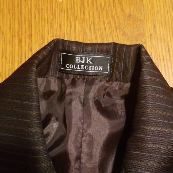 Boys suit - Picture 2 of 5